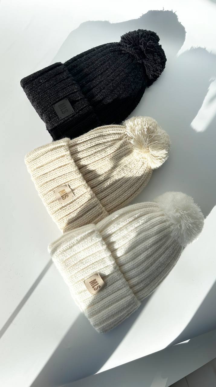 Шапка з балабоном в асортименті